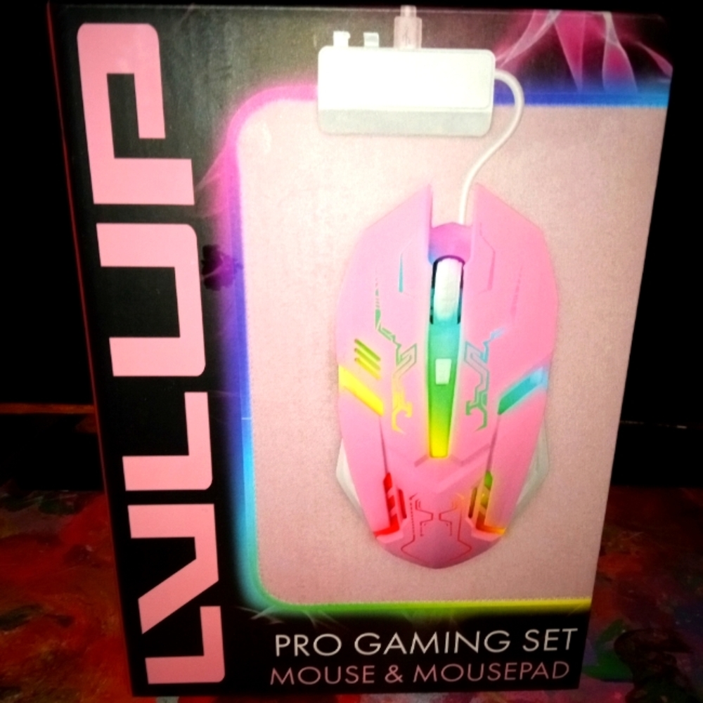 Gaming light up mouse pad and mouse